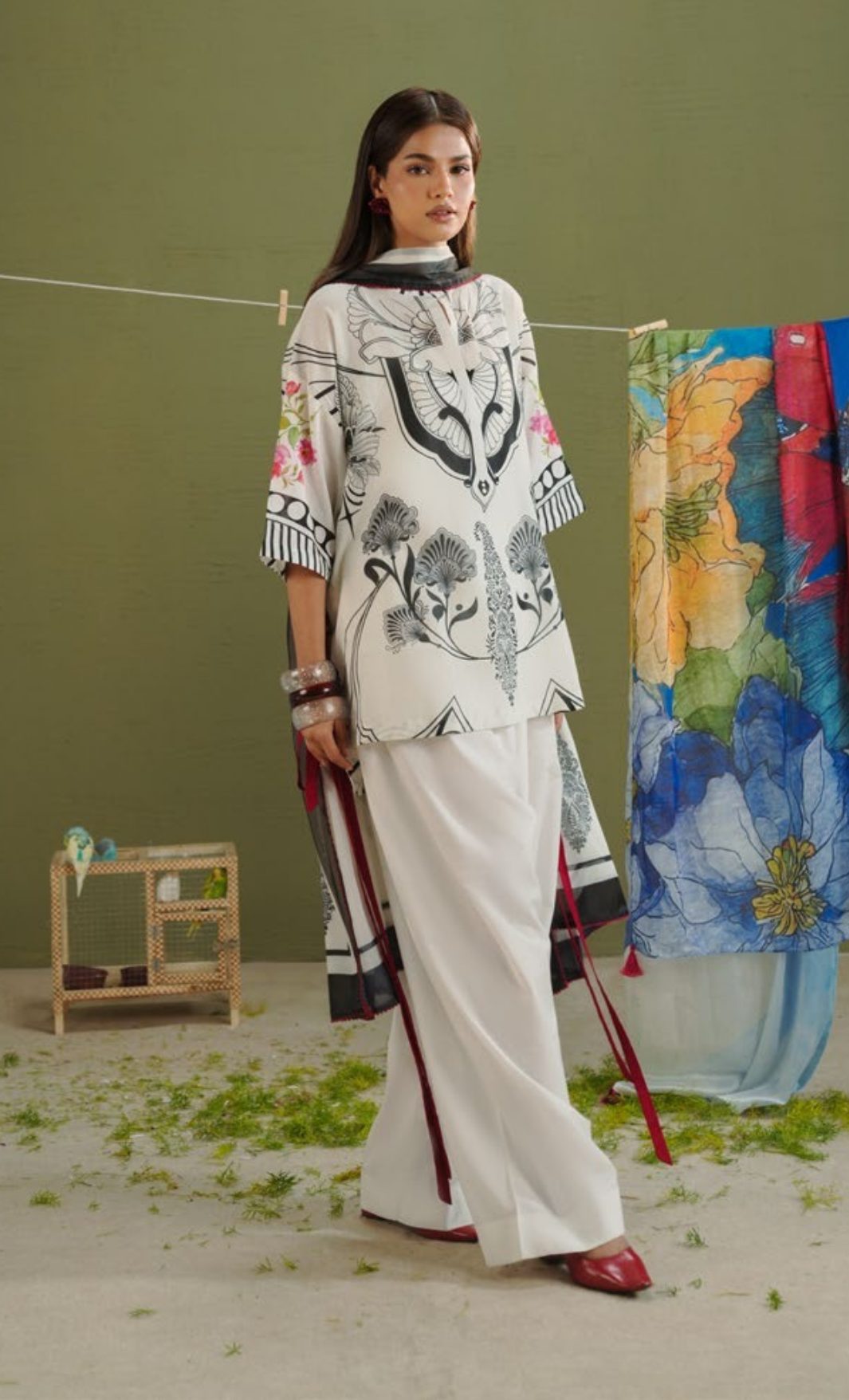 RAYA-10A – Black & White Art Nouveau Printed Lawn Suit