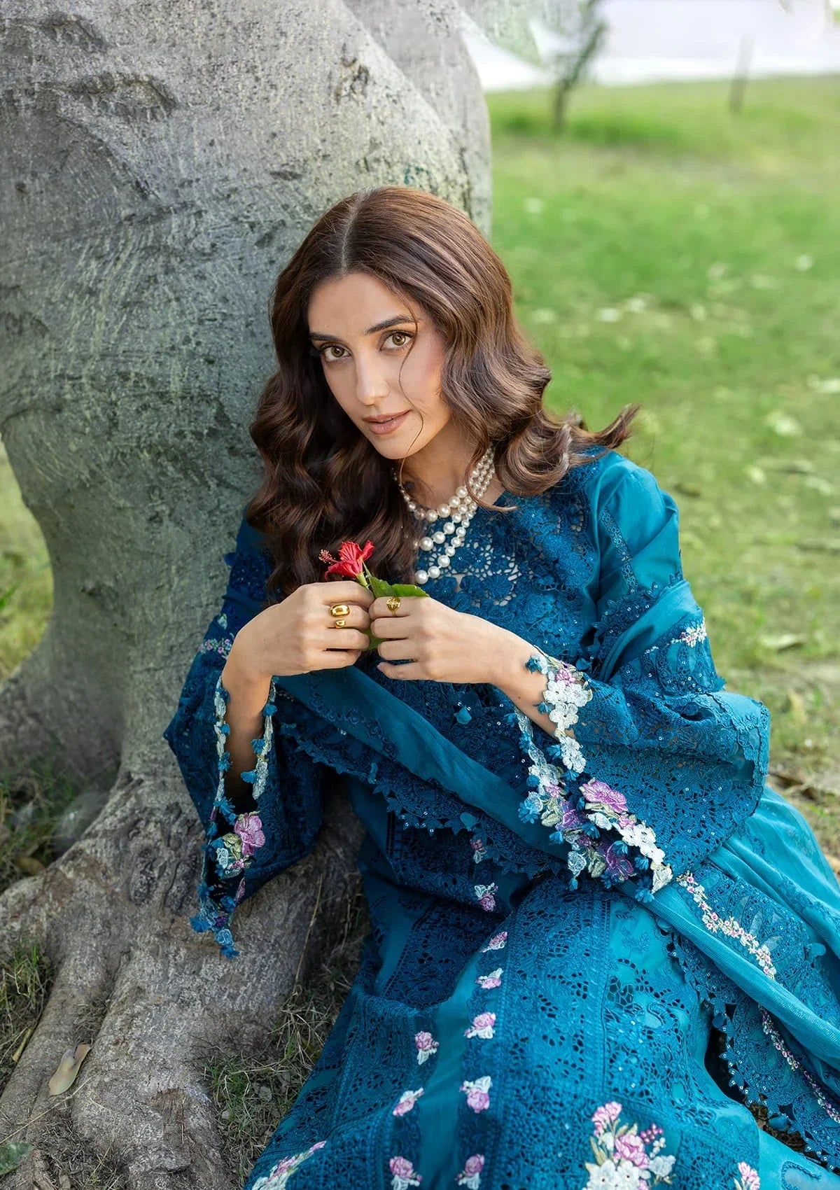 Elaf Premium Embroidered Luxury Lawn 3Pc Suit ELY-06 SAPPHIRE