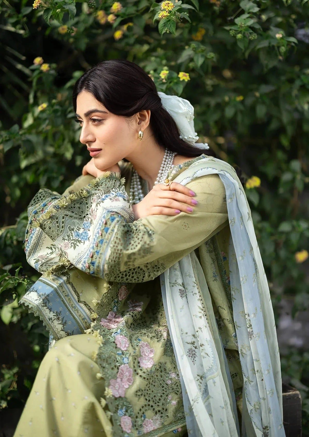 Elaf Premium Print Chikankari Lawn Unstitched 3PC Suit – ERC-8B Menah