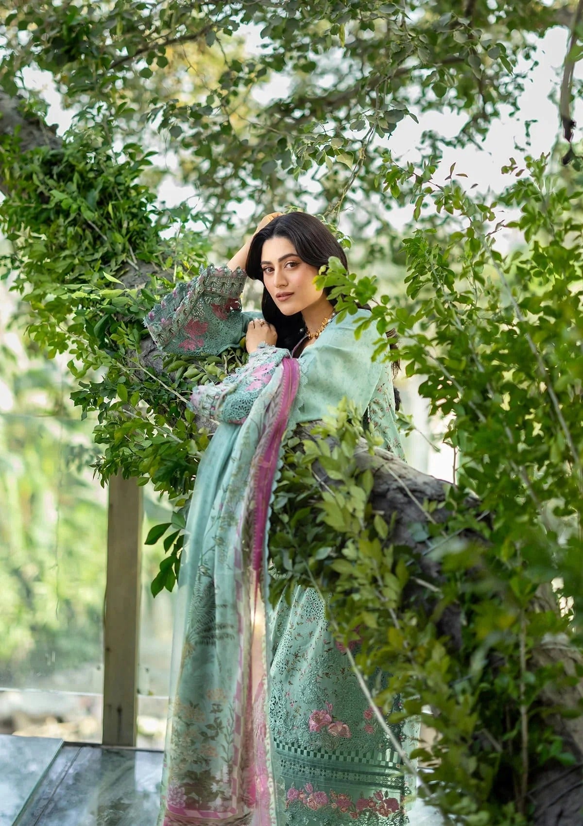 Elaf Premium Print Chikankari Lawn Unstitched 3PC Suit – ERC-4B Nayab