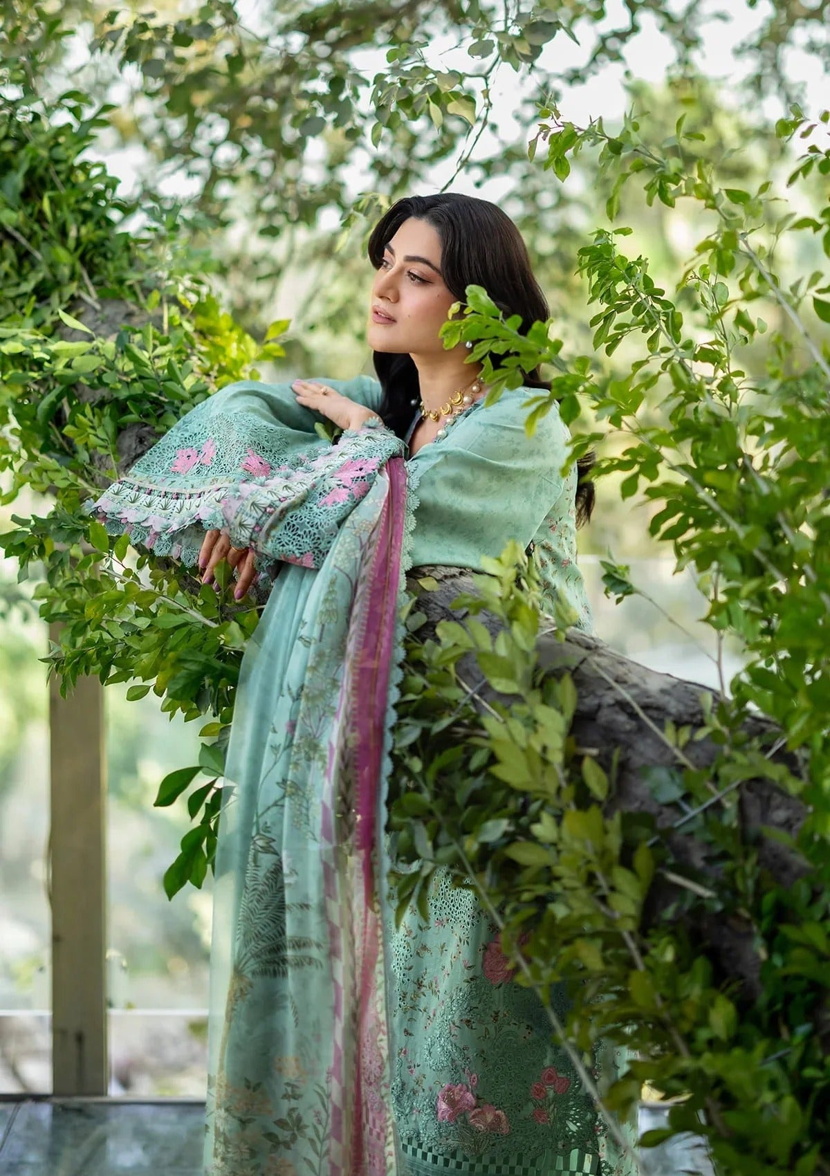 Elaf Premium Print Chikankari Lawn Unstitched 3PC Suit – ERC-4B Nayab